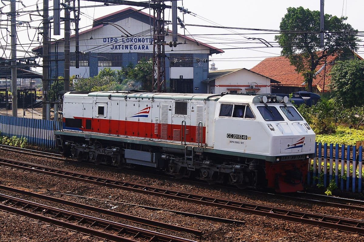 Tragedi di Bawah Flyover Kranji: Sebuah Kehidupan Tanpa Nama Berakhir di Rel Kereta Bekasi