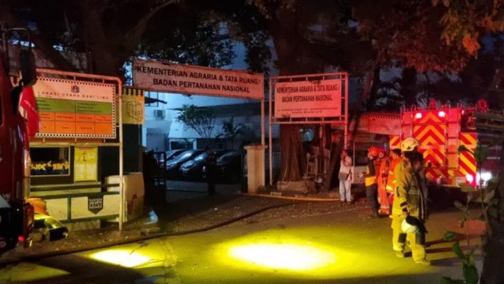 Kisah di Balik Asap: Respons Cepat Damkar Jaksel Selamatkan Rumah di Tendean dari Bencana Lebih Besar