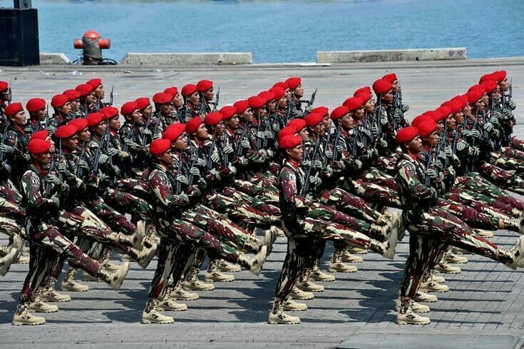 Ketika Perbatasan Menjadi Samar: Bagaimana Angkatan Bersenjata Menavigasi Dunia yang Terhubung?