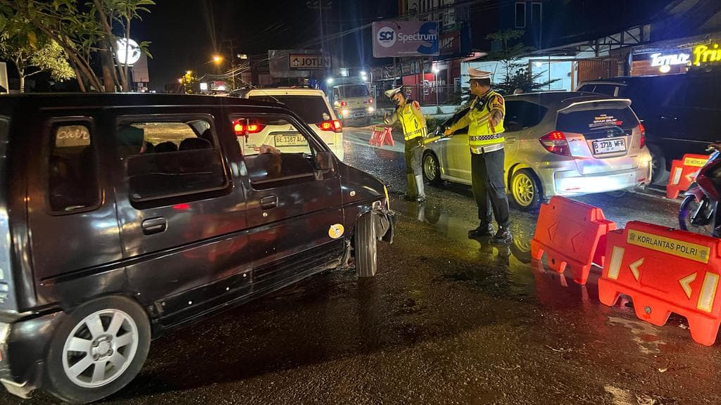 Malam yang Panjang di Jalan Raya: Mengurai Benang Kusut Arus Balik Pringsewu