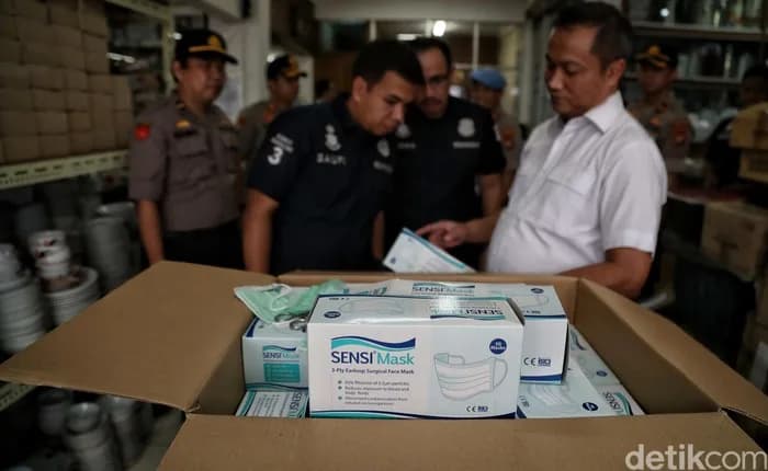 Di Balik Rak Masker: Ketika Negara Menjaga Rantai Pasok Tetap Bernapas
